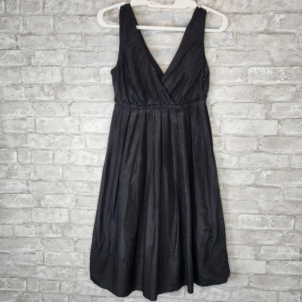 Gap Dress Babydoll Pleated Black‎ Silk Blend  Lined V-Neck Classic Luxe Size 0